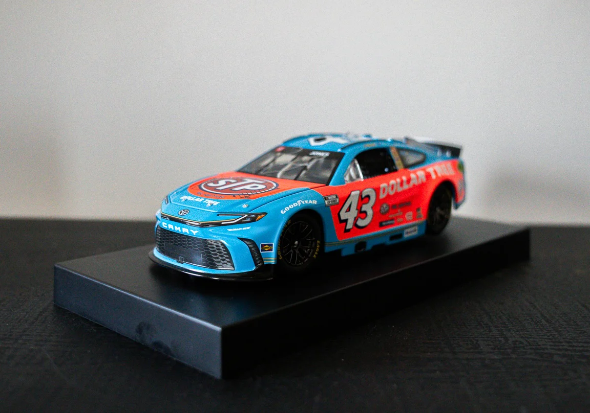 2025 Dollar Tree STP 1:24 Diecast Throwback - Image 4